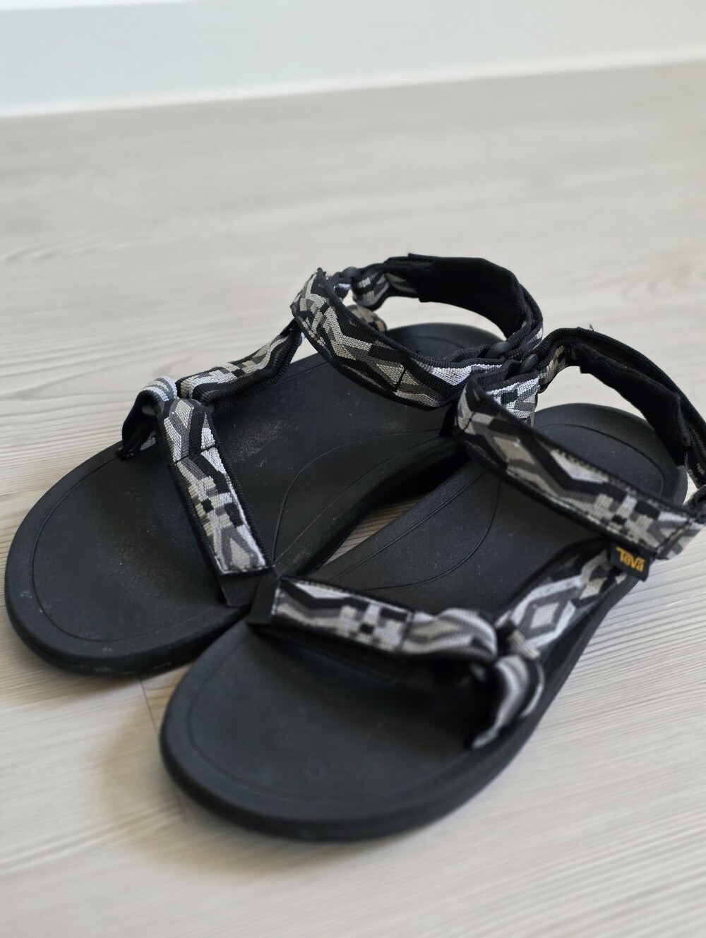 Teva Hurracane Sandals For Man (Size 7) Or Women (Size 9)